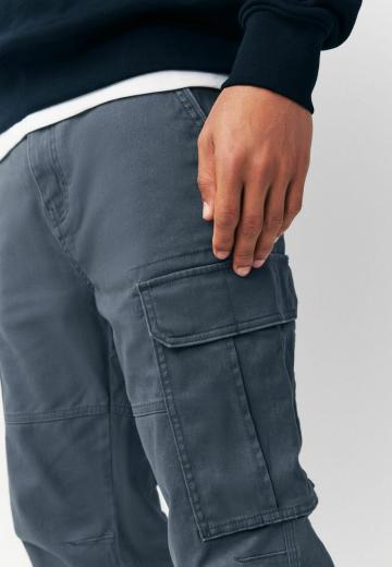 Брюки с накладными карманами