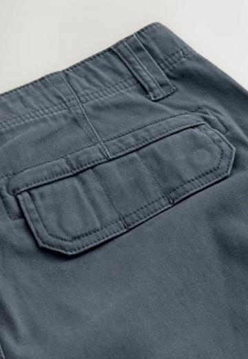 Брюки с накладными карманами