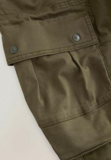 Брюки с накладными карманами