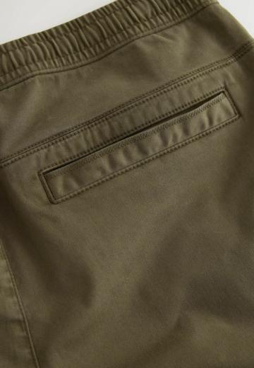 Брюки с накладными карманами