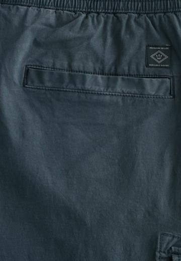 Брюки с накладными карманами