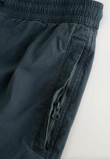 Брюки с накладными карманами