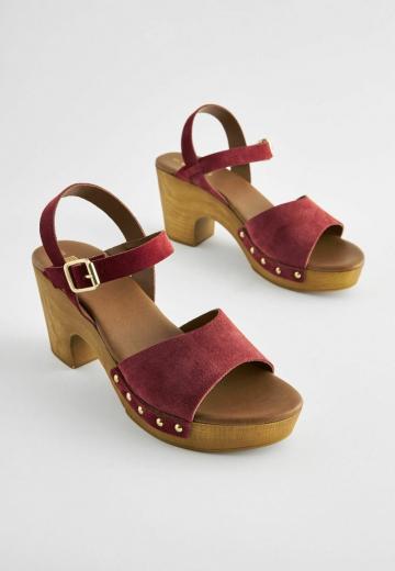 Босоножки на каблуке