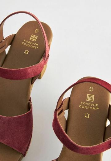 Босоножки на каблуке