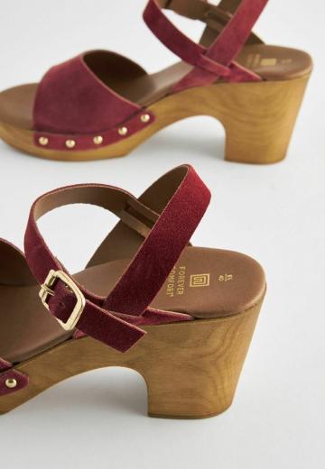 Босоножки на каблуке