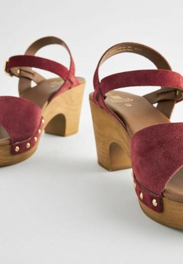 Босоножки на каблуке