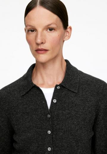 Пуловер с воротником поло