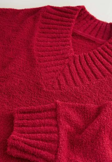 Пуловер с вырезом V