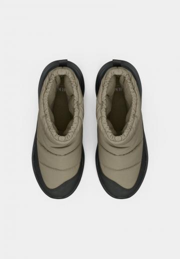 Зимние ботинки