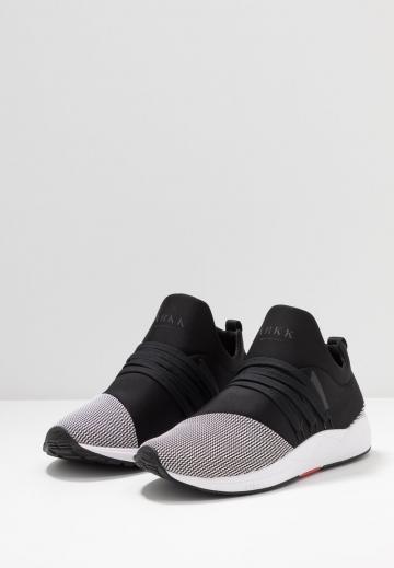 Гандбольные кроссовки