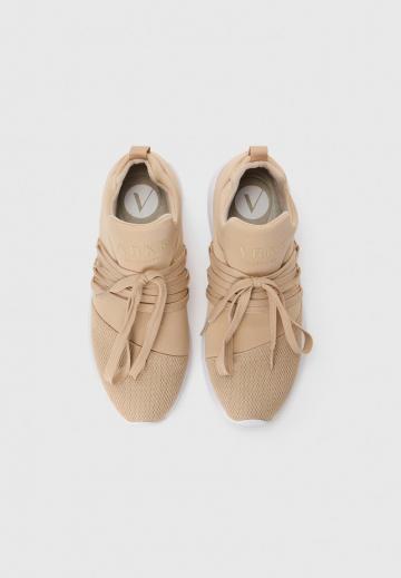 Гандбольные кроссовки