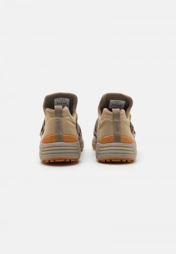 Гандбольные кроссовки