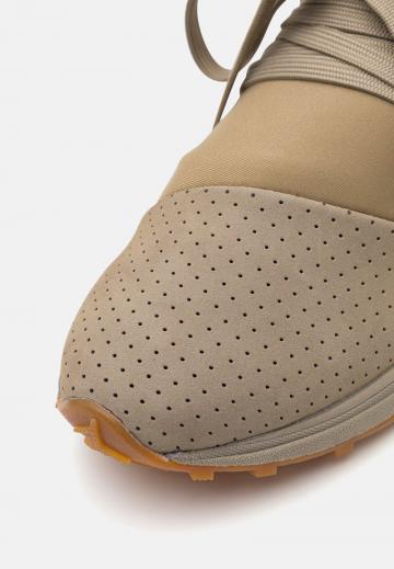 Гандбольные кроссовки