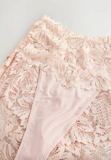 Трусы на бедрах