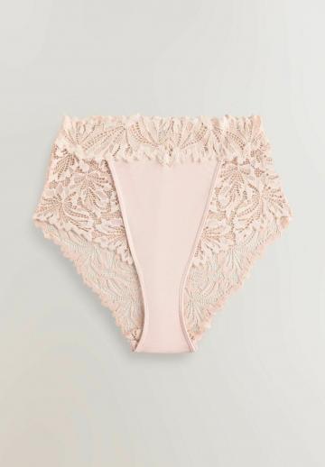 Трусы на бедрах