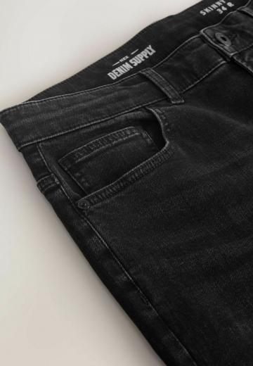 Узкие джинсы