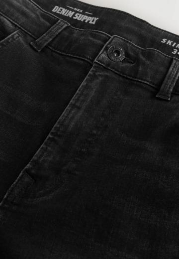 Узкие джинсы