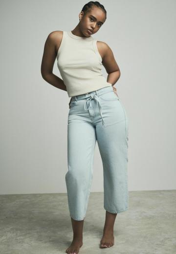 Короткие джинсы