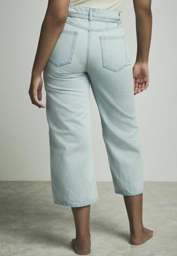 Короткие джинсы