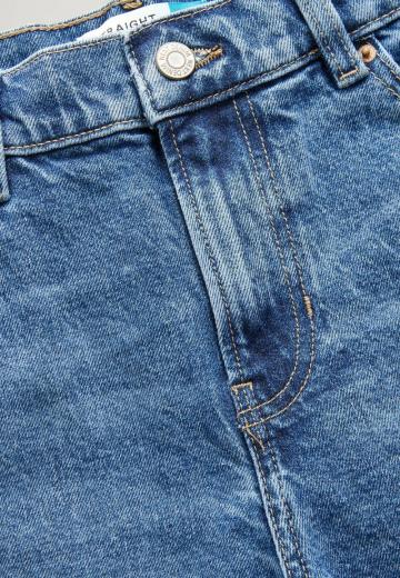 Прямые джинсы