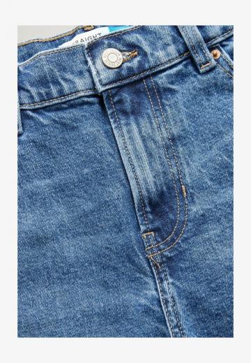 Прямые джинсы