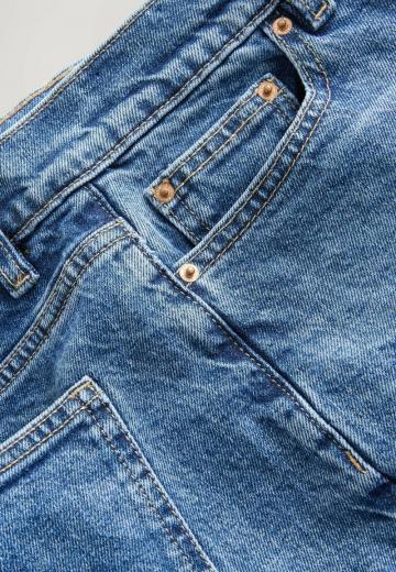 Прямые джинсы