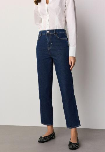 Короткие джинсы