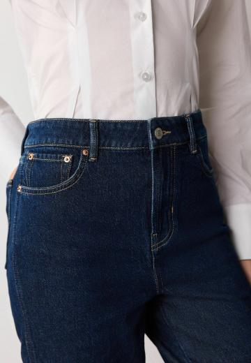 Короткие джинсы