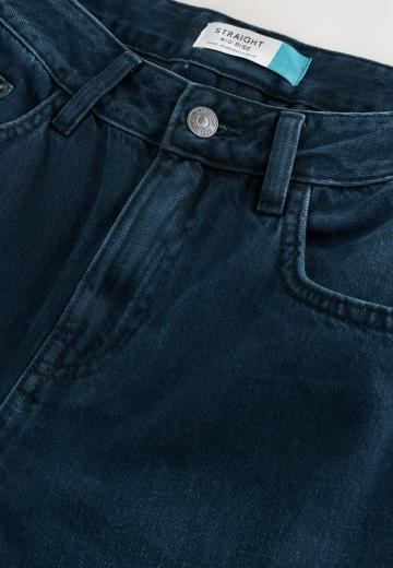 Прямые джинсы