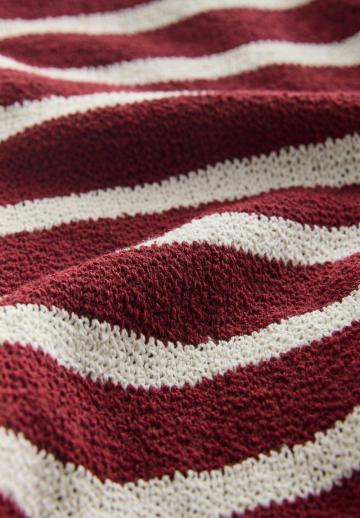 Пуловер в полоску