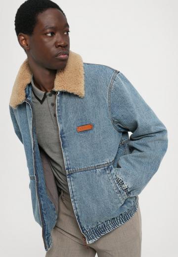 Джинсовая куртка