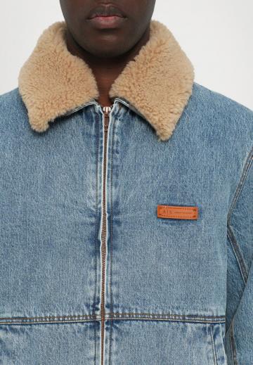 Джинсовая куртка