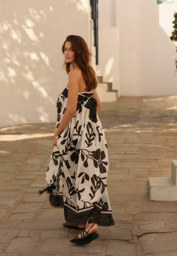 Платье без бретелек