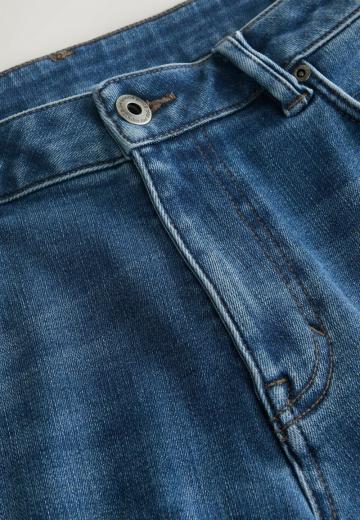 Прямые джинсы