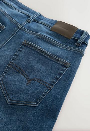Прямые джинсы