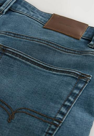 Прямые джинсы