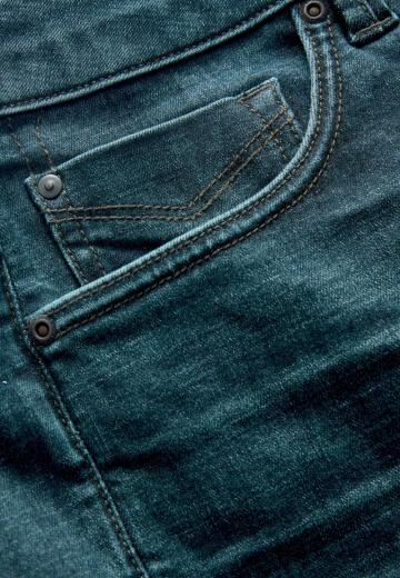 Узкие джинсы