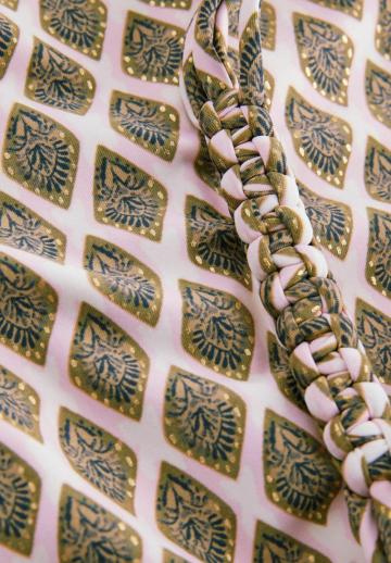 Слитный купальник