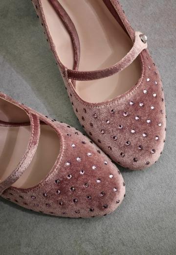 Туфли с высоким носом