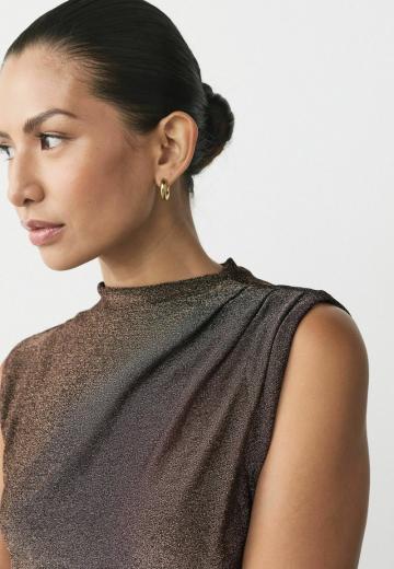 Блузка без рукавов