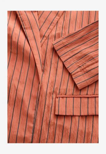 Короткое пальто