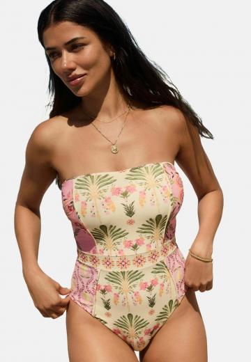 Слитный купальник