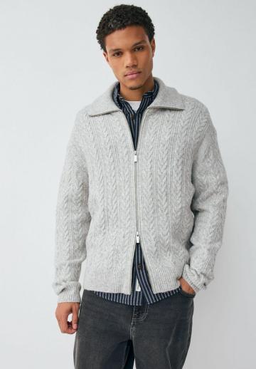 Вязаная кофта