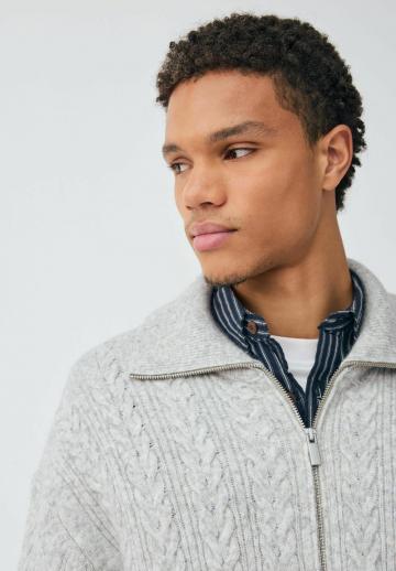 Вязаная кофта