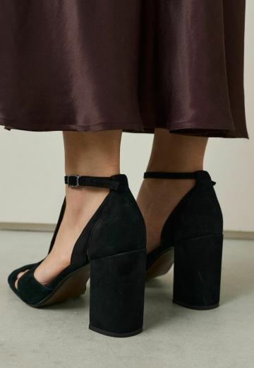 Туфли с ремешком