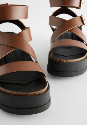 Босоножки на танкетке