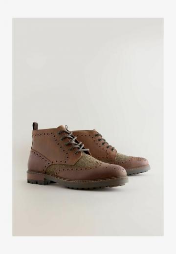 Ботинки на шнуровке