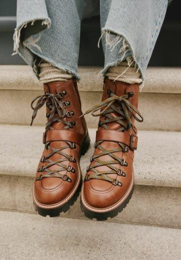 Ботинки на шнуровке