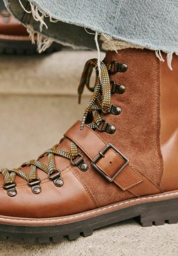 Ботинки на шнуровке