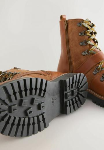 Ботинки на шнуровке